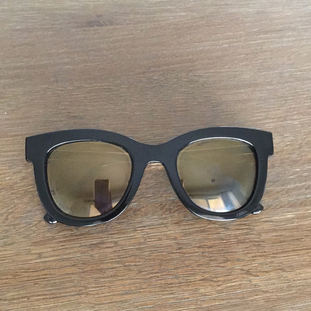 BLACK AND GOLD CHILLI BEANS SUNGLASSES!